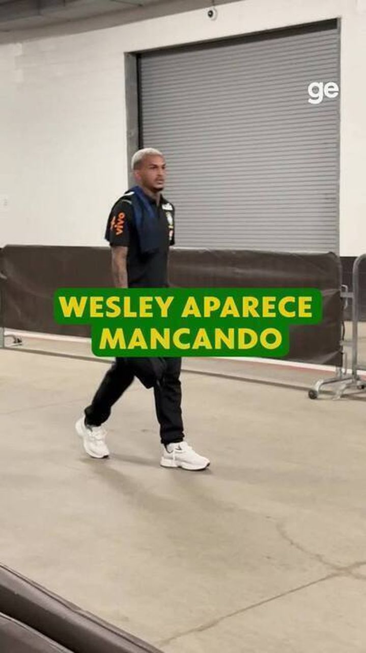 Wesley mancando no banco após ser substituído