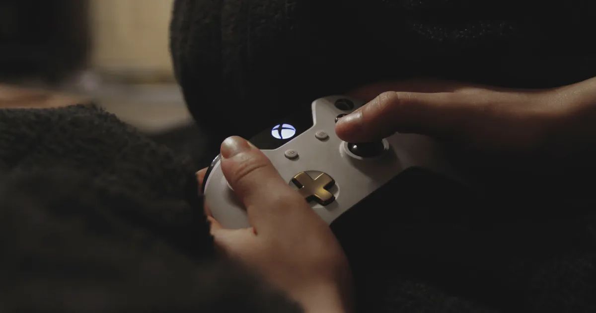 Controle Xbox e ícone de nuvem