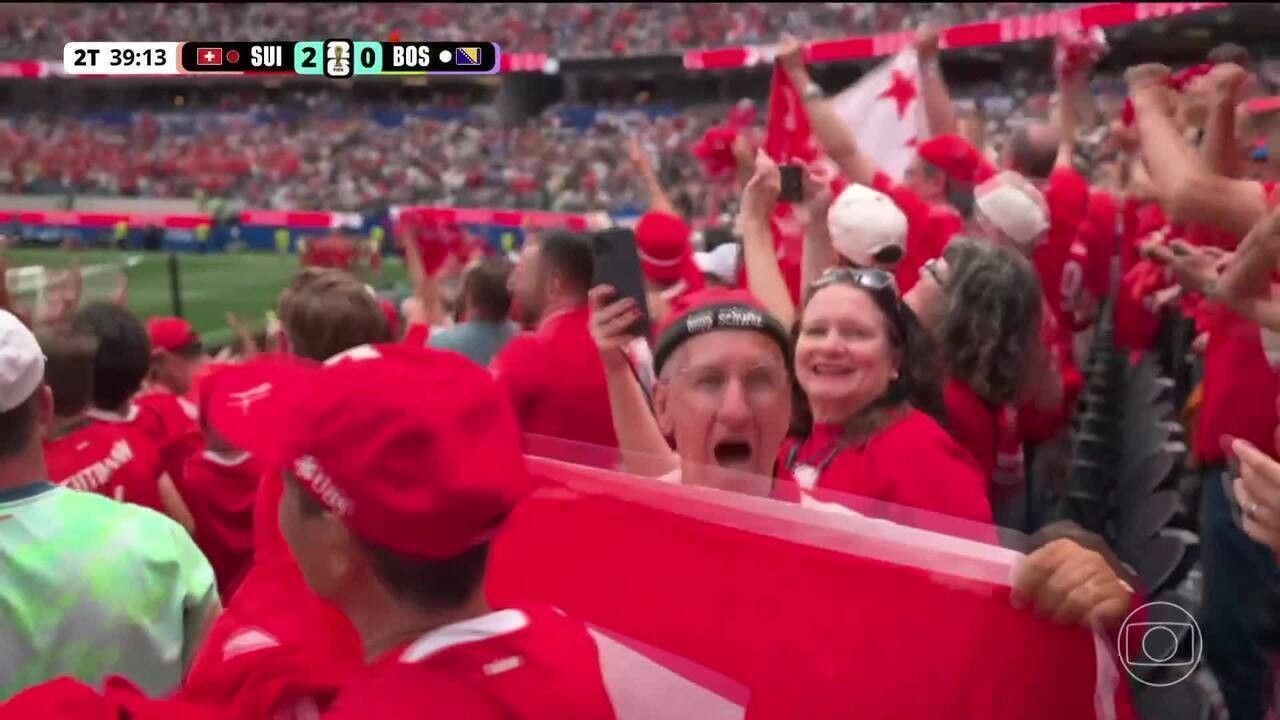 Granit Xhaka comemorando gol contra a Bósnia