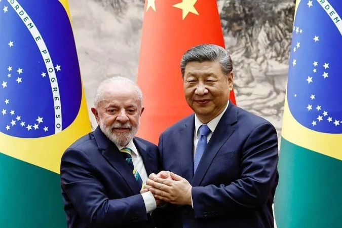 Xi Jinping e Lula em ligação por telefone