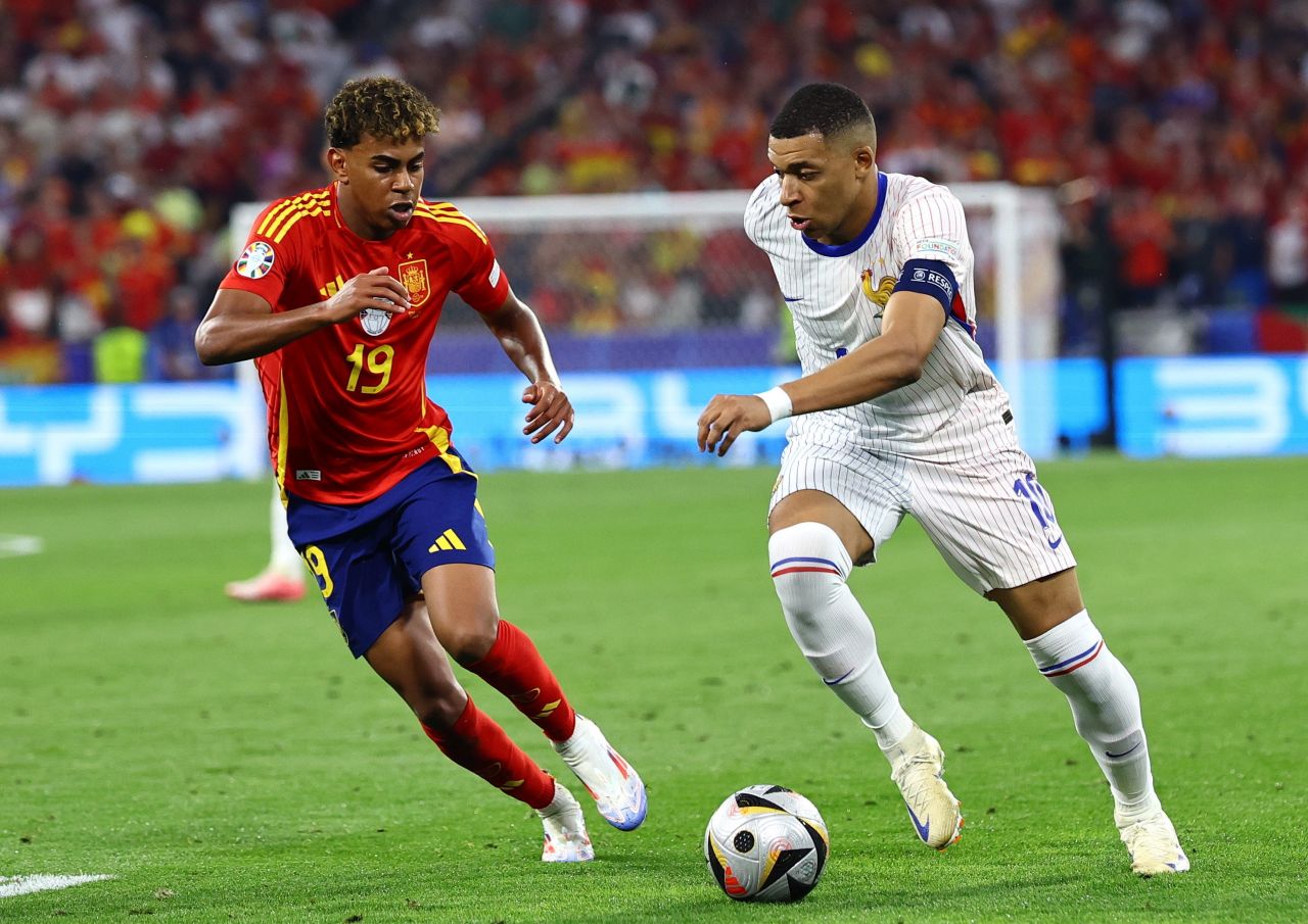 Yamal e Mbappé em duelo pela seleção
