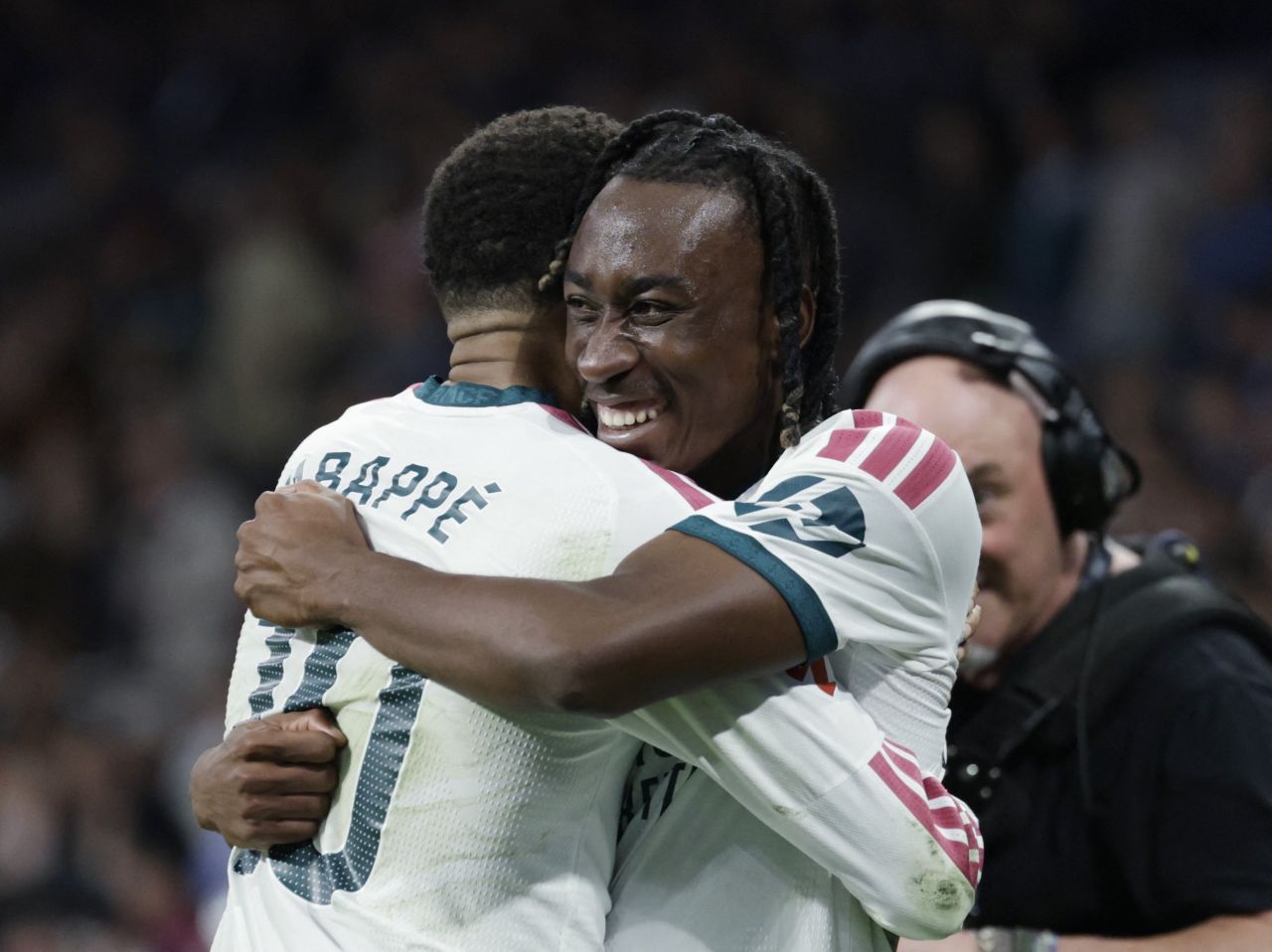 Yan Diomande em comemoração no Santiago Bernabéu