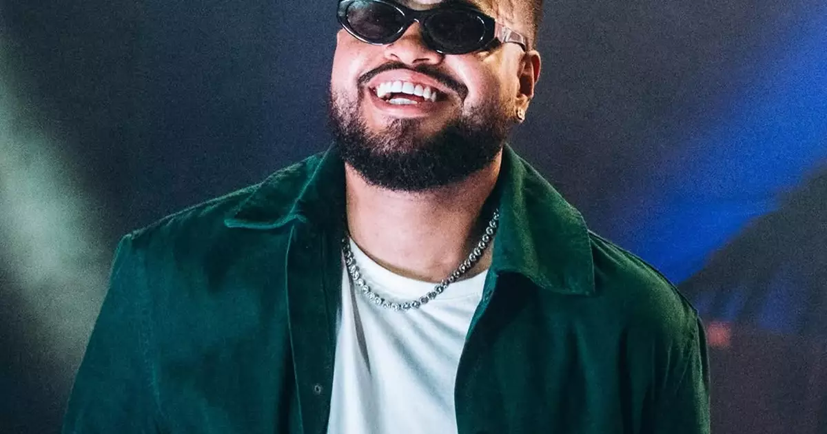 Yan durante apresentação ao vivo