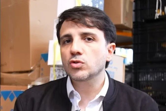 Notificação de remoção de contas de Renan nas plataformas