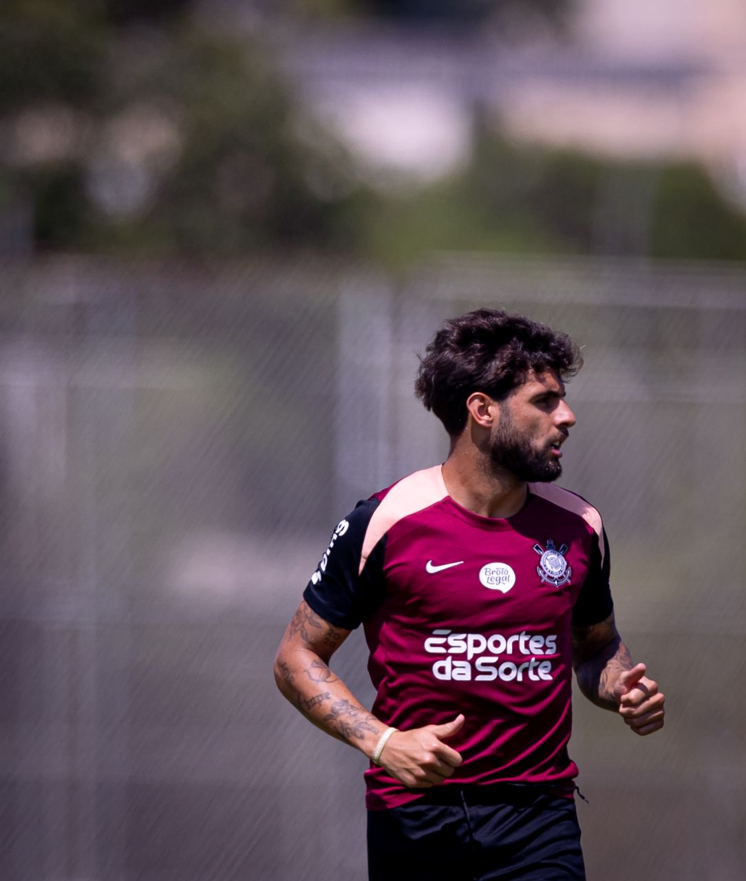 Yuri Alberto com dor na coxa direita
