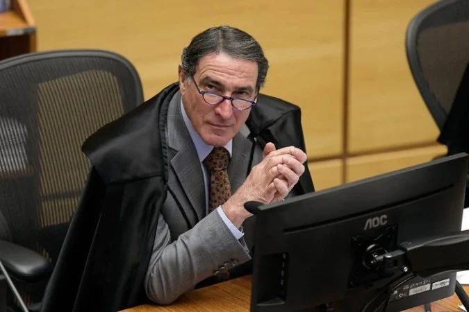 Ministro Cristiano Zanin e fachada do Superior Tribunal de Justiça