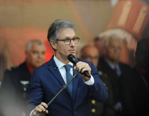 Romeu Zema discursando durante cerimônia em Ouro Preto