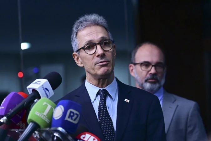 Romeu Zema durante sabatina com jornais