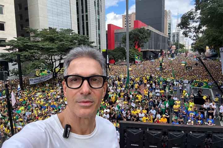 Romeu Zema em evento político em Belo Horizonte