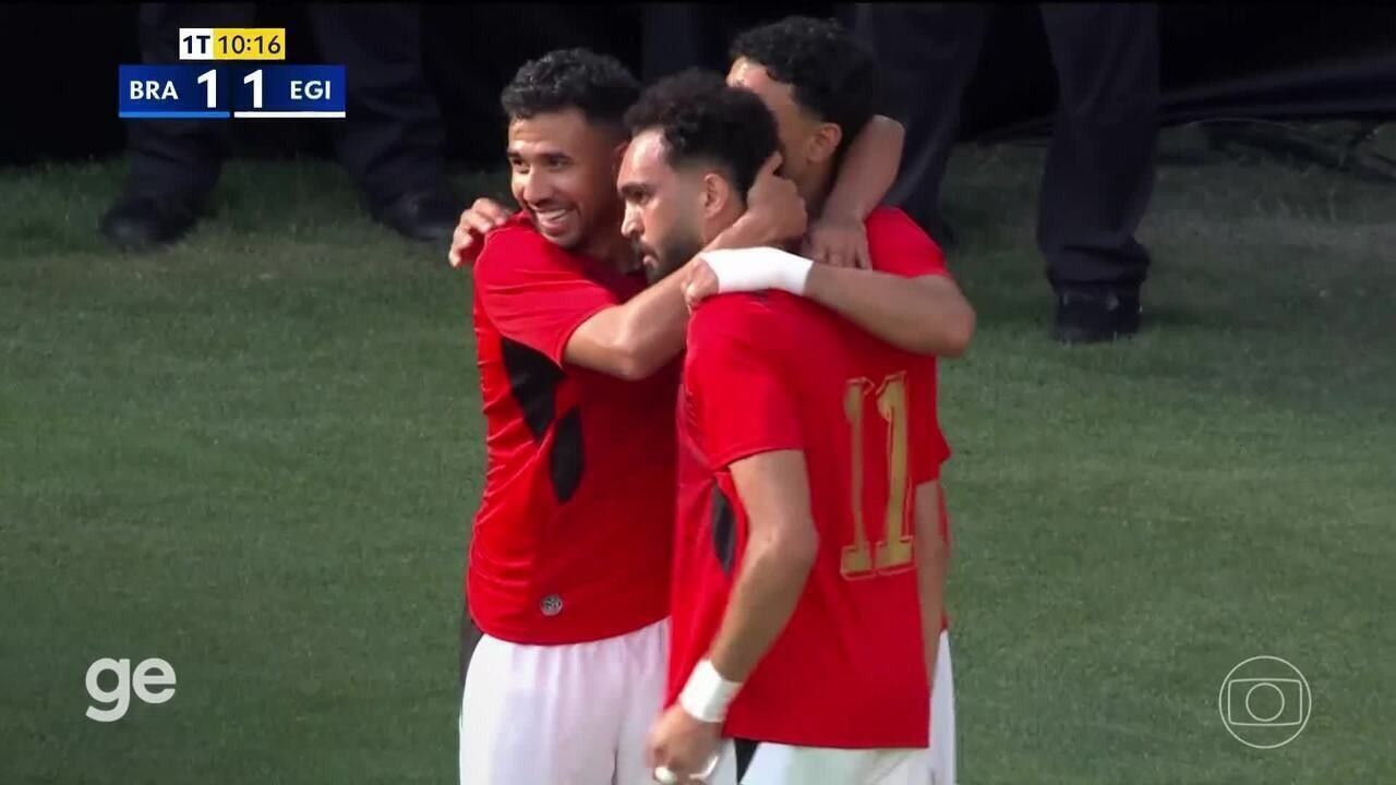 Jogador egípcio Zico celebrando gol contra o Brasil