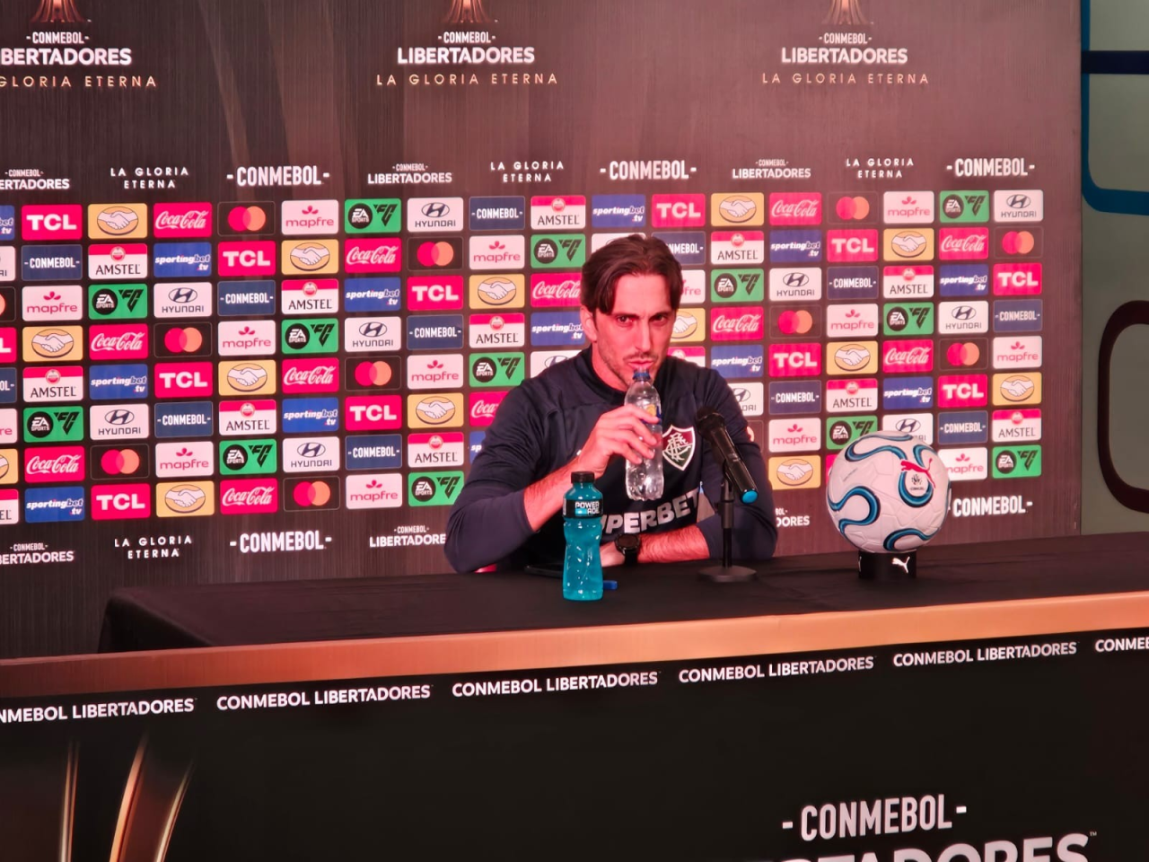 Luis Zubeldía em entrevista coletiva após Fluminense x Independiente Rivadavia